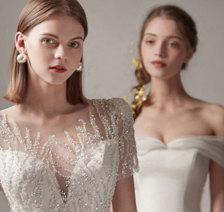 강릉 웨딩박람회 웨딩박람회 참가 업체와 상담 장면